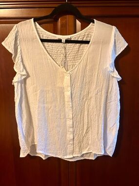 Jane & Delancey White Button-down V-Neck Cap Flutter Sleeve Top Size M